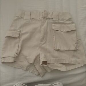 Aritzia cream cargo shorts